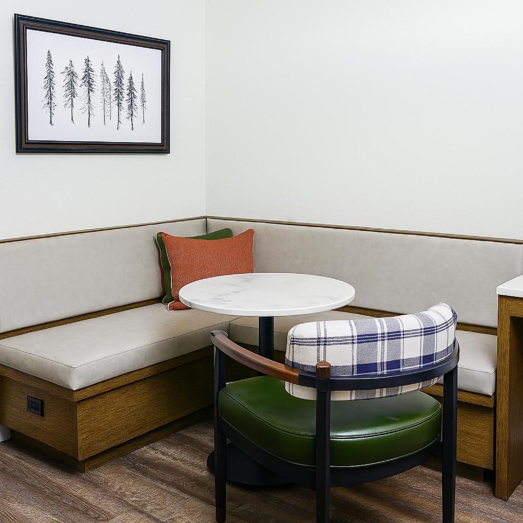 The Woodrose- Newly Renovated Hotel