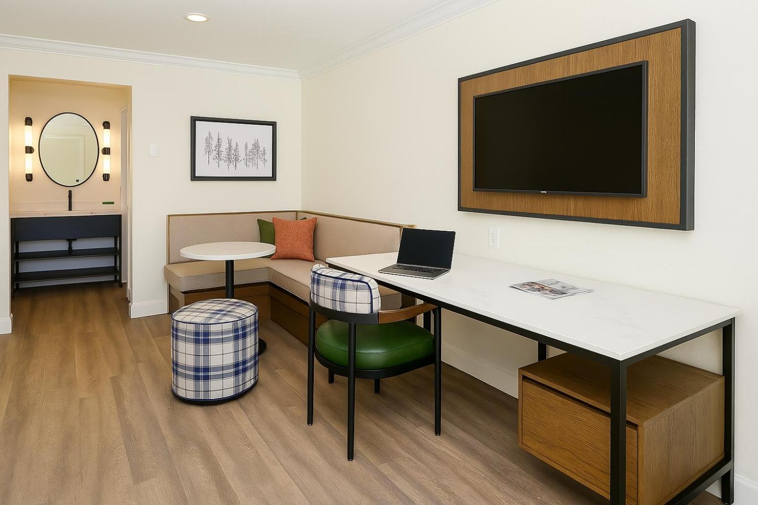 The Woodrose- Newly Renovated Willits