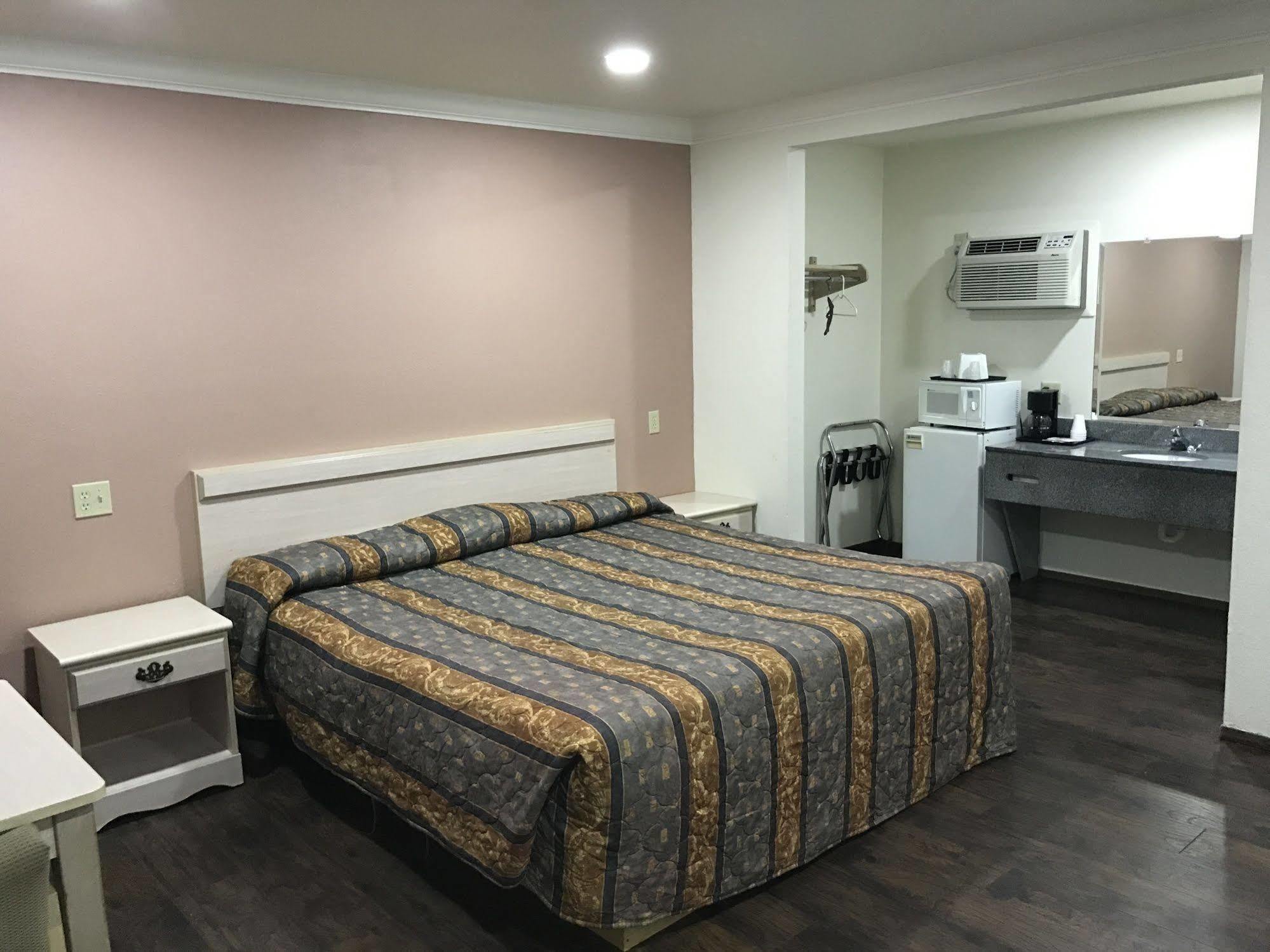 Hotel The Woodrose- Newly Renovated