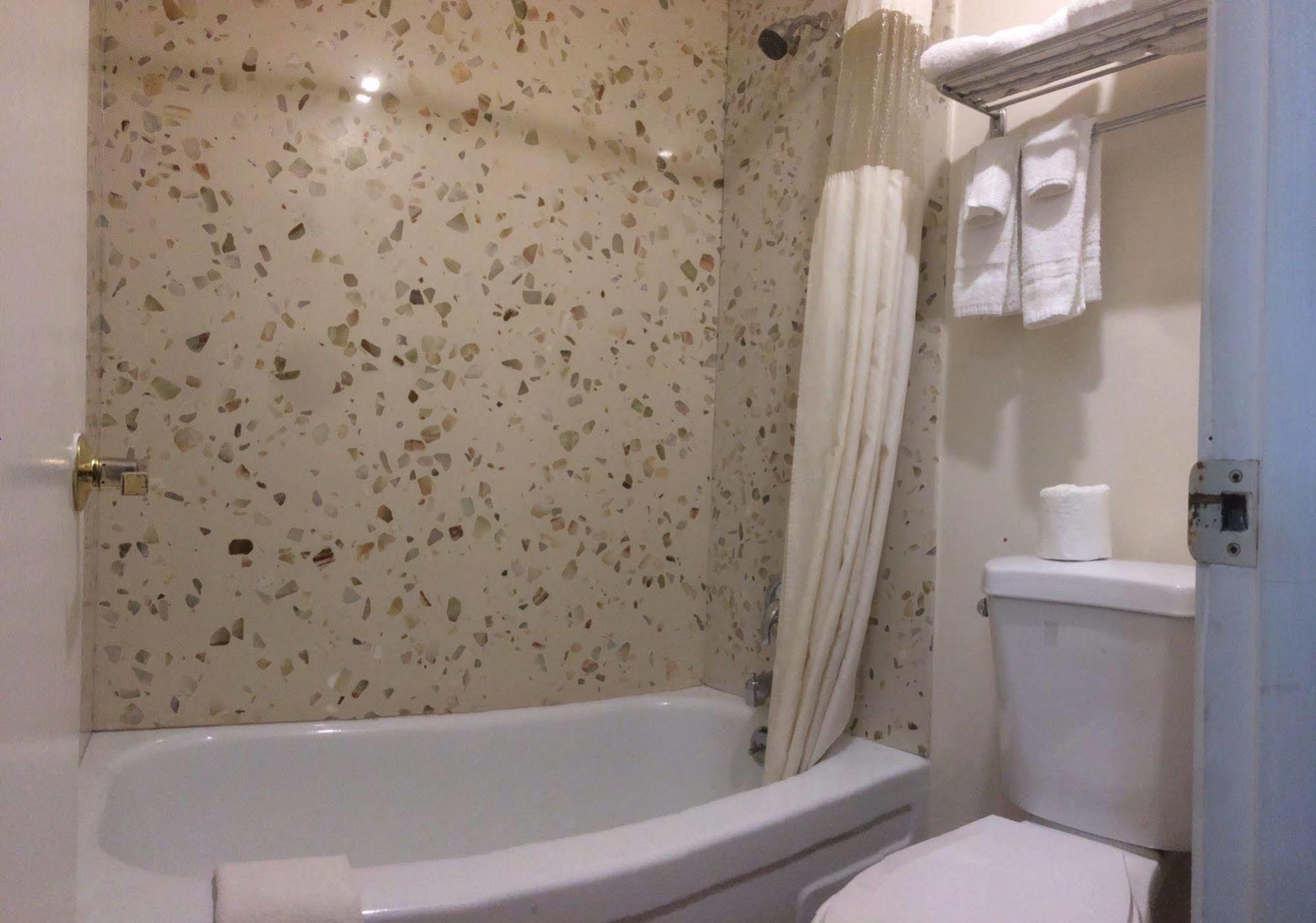 Hotel The Woodrose- Newly Renovated